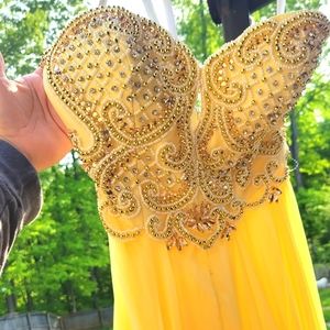 Mac Duggal size 2 Prom Dress